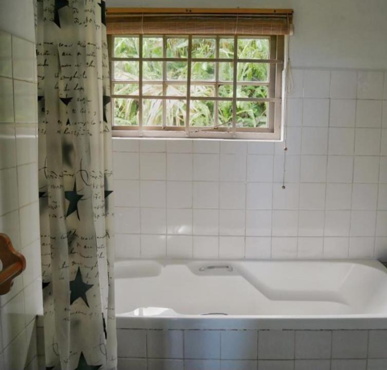 Delicious Monster Accommodation Port Saint John's Bagian luar foto